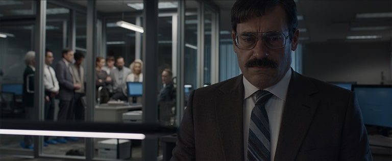 Jon-Hamm-role-Orson Orson se retrouve exclu par ses collègues de travail